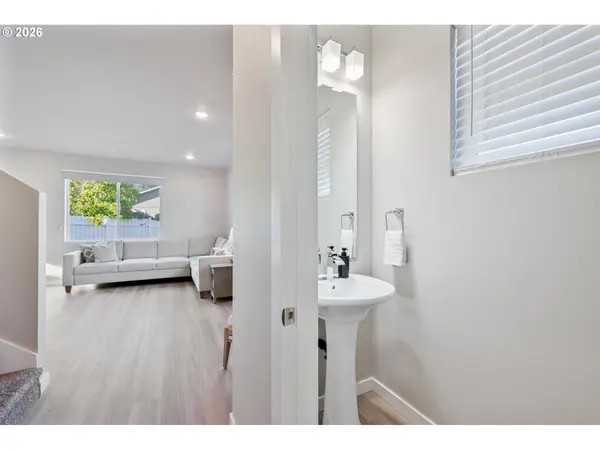 109 HILL DR, Cathlamet, WA 98612