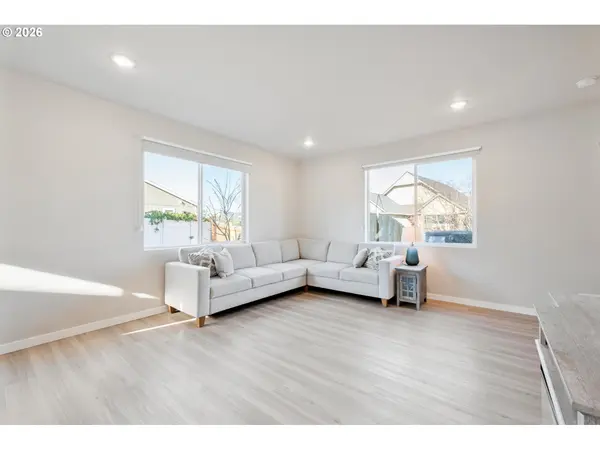 109 HILL DR, Cathlamet, WA 98612