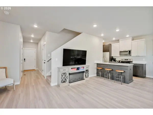 109 HILL DR, Cathlamet, WA 98612