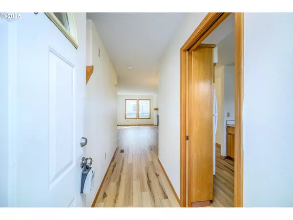 Mc Minnville, OR 97128,824 NE ASHBY CT