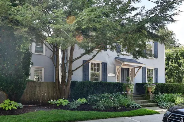 68 Thomas ST, Oakville, ON L6J 3A4