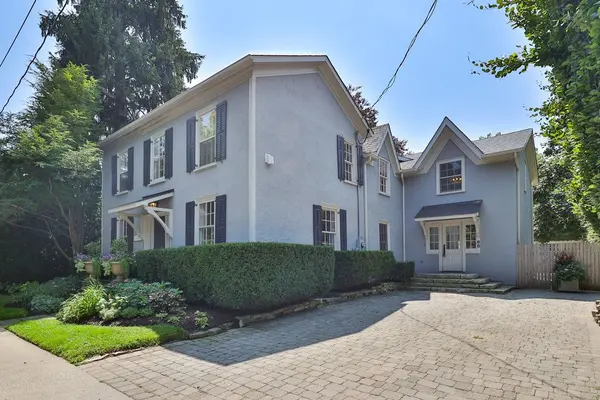 68 Thomas ST, Oakville, ON L6J 3A4