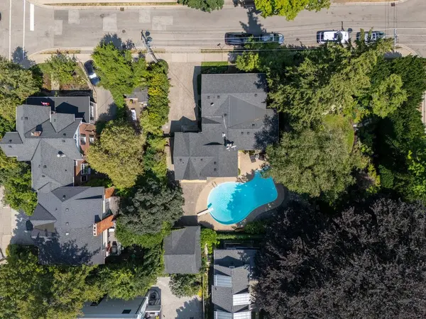 68 Thomas ST, Oakville, ON L6J 3A4