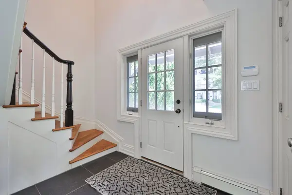 68 Thomas ST, Oakville, ON L6J 3A4