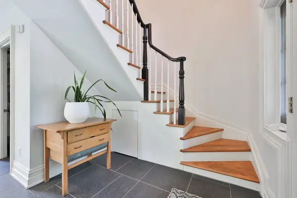 68 Thomas ST, Oakville, ON L6J 3A4