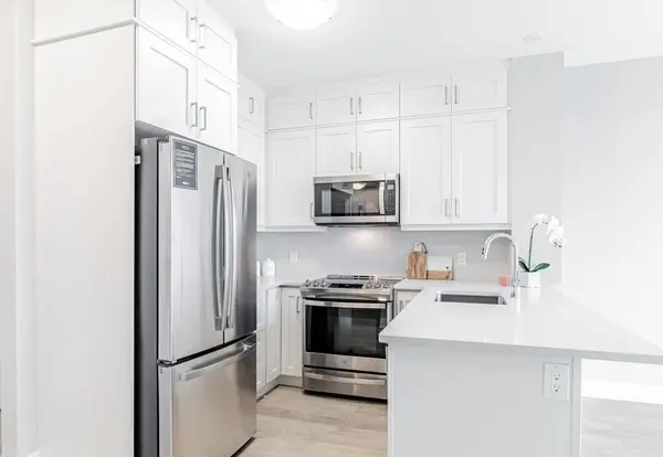 50 Kaitting TRL W #403, Oakville, ON L6M 5N3