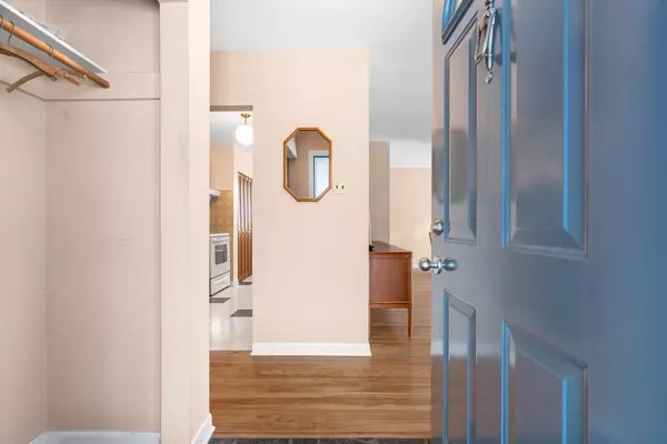 Elmvale Acres And Area, ON K1G 1J8,2422 Magnus AVE