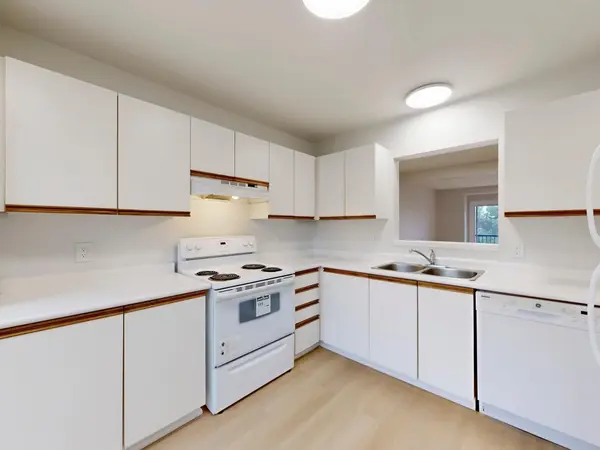 250 Keats WAY #18, Waterloo, ON N2L 6J5