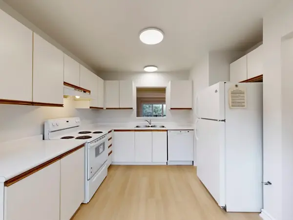 250 Keats WAY #18, Waterloo, ON N2L 6J5