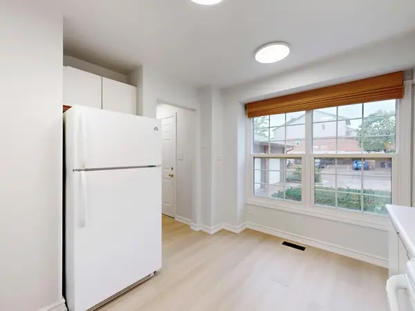 250 Keats WAY #18, Waterloo, ON N2L 6J5