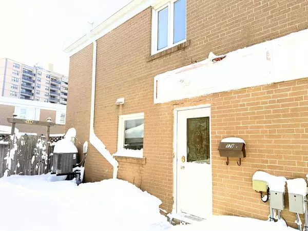 128 Townhouse CRES, Brampton, ON L6W 3C5