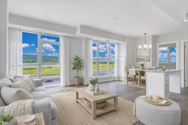 550 North Service RD #401, Grimsby, ON L3M 4E8