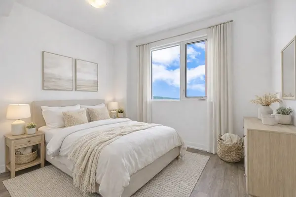 550 North Service RD #401, Grimsby, ON L3M 4E8