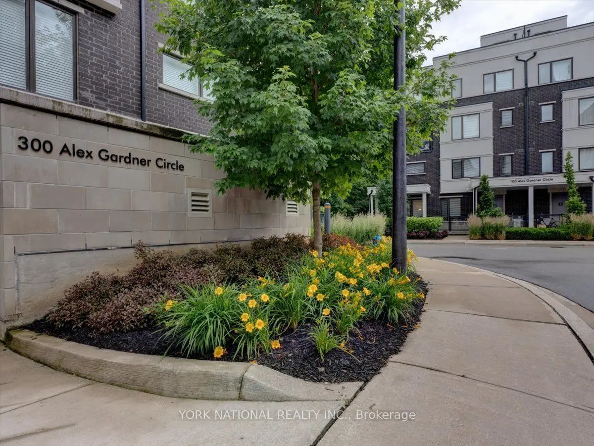 Aurora, ON L4G 3G5,300 Alex Gardner CIR #54