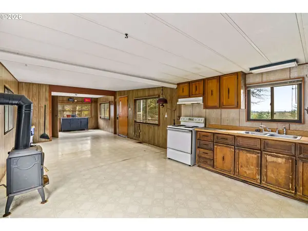 89582 DEMMING RD, Elmira, OR 97437