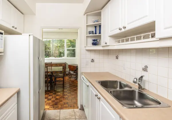 21 Dale AVE #502, Toronto C09, ON M4W 1K3