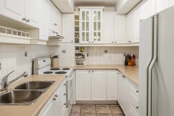 21 Dale AVE #502, Toronto C09, ON M4W 1K3