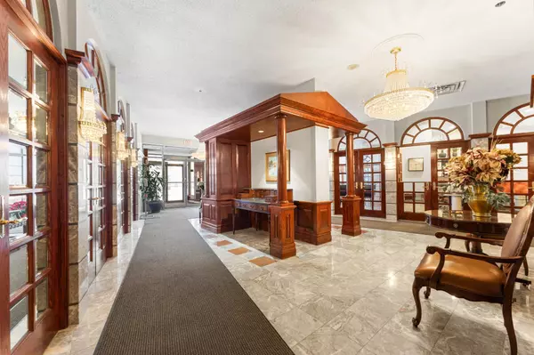 Alta Vista And Area, ON K1G 5H2,1480 Riverside DR #1502