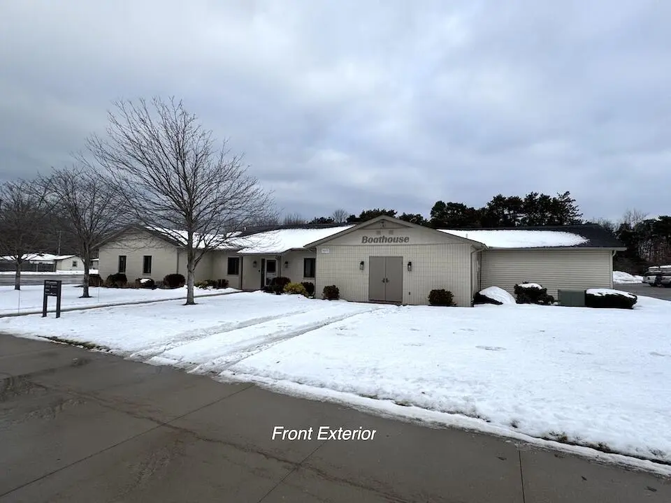 1627 W Lakewood BLVD, Park Twp, MI 49424