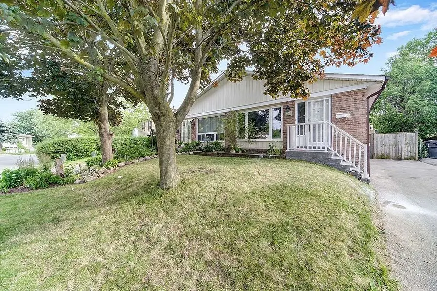 72 Lowry SQ, Toronto E11, ON M1B 1N6