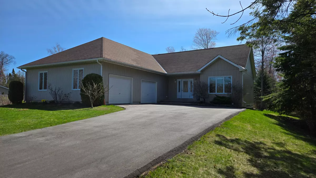 Huron-kinloss, ON N2Z 2X3,282 Huron RD