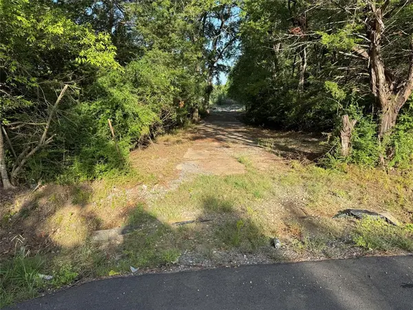 2109 Island, Bonham, TX 75418