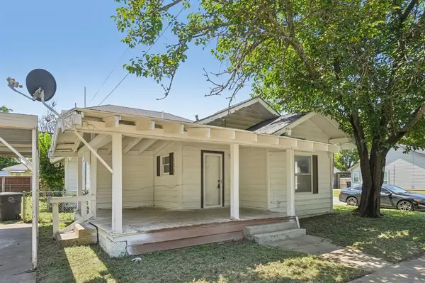 302 S Wood Street, Cleburne, TX 76033