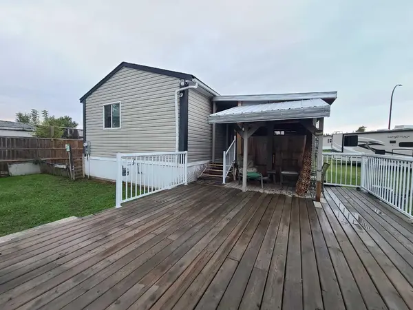 5533 and 5531 51 ST, Berwyn, AB T0H 0E0