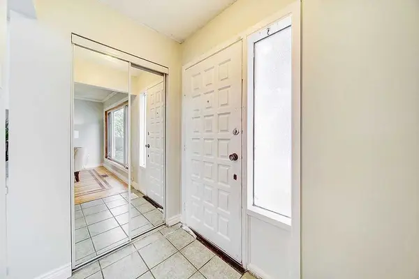 72 Lowry SQ, Toronto E11, ON M1B 1N6