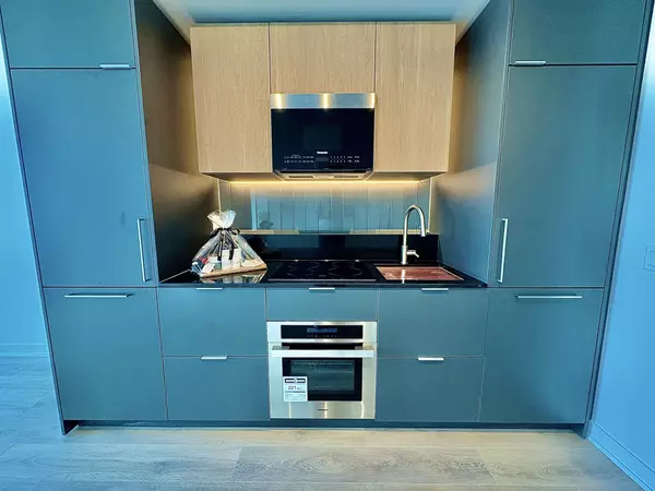 Mississauga, ON L5A 4C6,1 Fairview RD E #1112