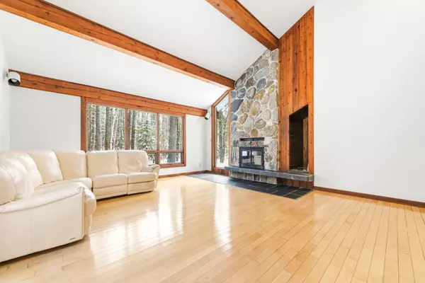 Deep River, ON K0J 1P0,120 Wylie RD