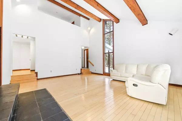 Deep River, ON K0J 1P0,120 Wylie RD