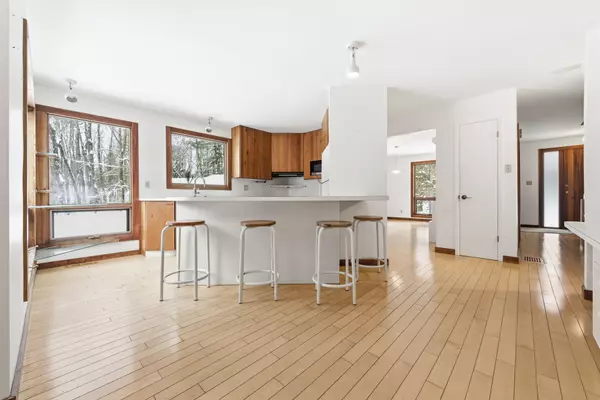 Deep River, ON K0J 1P0,120 Wylie RD