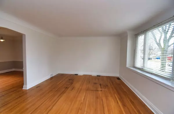 Hamilton, ON L8V 1X6,80 Maclennan AVE