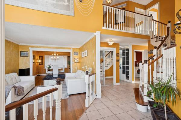 11 Redtail CRES, Hamilton, ON L9B 2R6