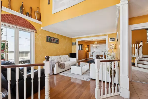 Hamilton, ON L9B 2R6,11 Redtail CRES