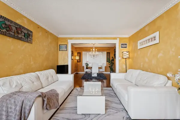 11 Redtail CRES, Hamilton, ON L9B 2R6