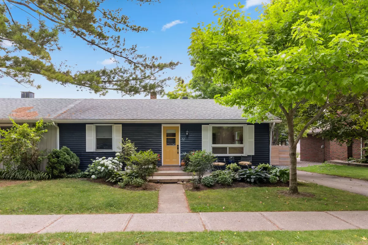 Blue Mountains, ON N0H 2P0,32 LOUISA ST