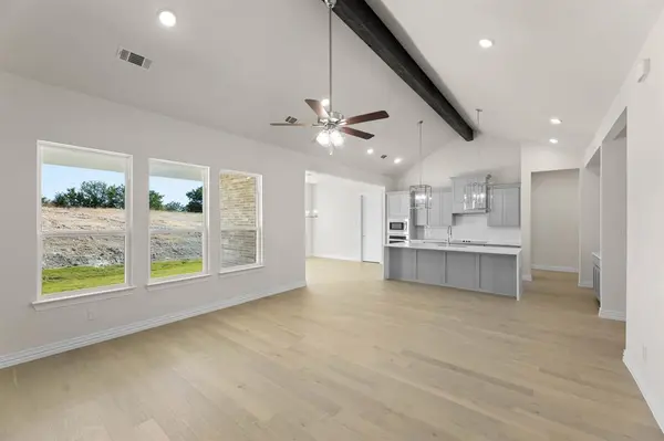 325 Slimp Bluff, Azle, TX 76020