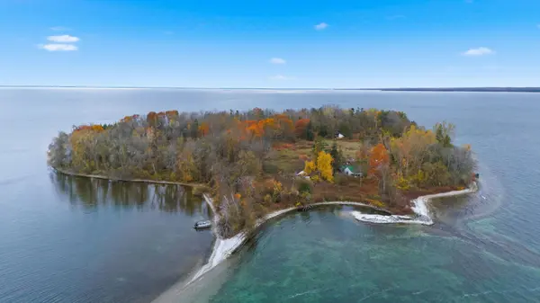 1000 Strawberry IS, Ramara, ON L3V 6H7