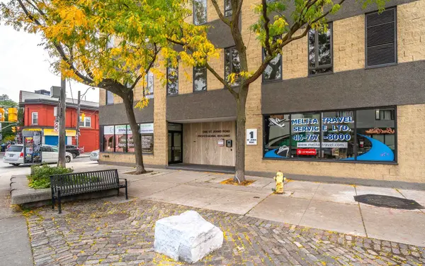 1 St Johns RD #303, Toronto W02, ON M6P 1T7