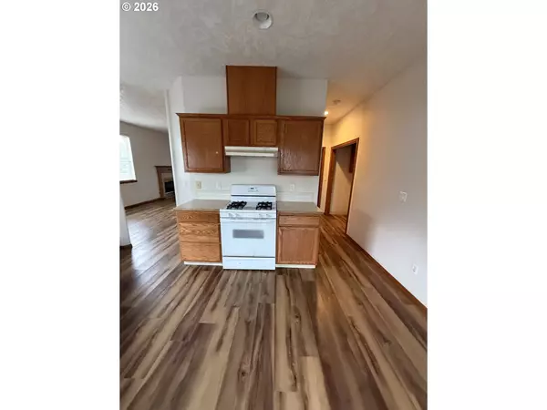 Fairview, OR 97024,760 NE PACIFIC DR