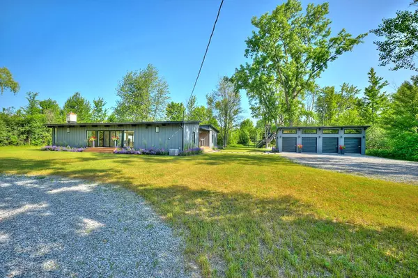 Fort Erie, ON L2A 5M4,1904 MacDonald DR