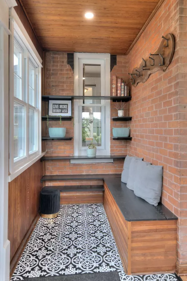 Howick, ON N0G 1X0,2027 Victoria ST