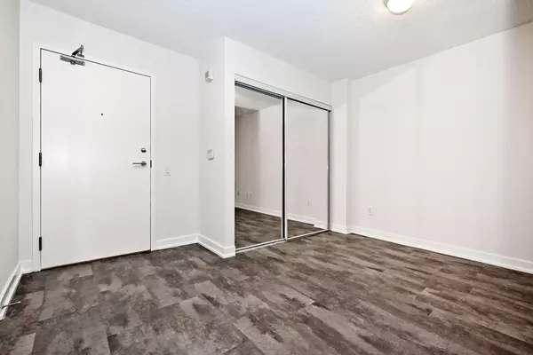 Toronto C15, ON M2K 0B2,19 Singer CT #801B