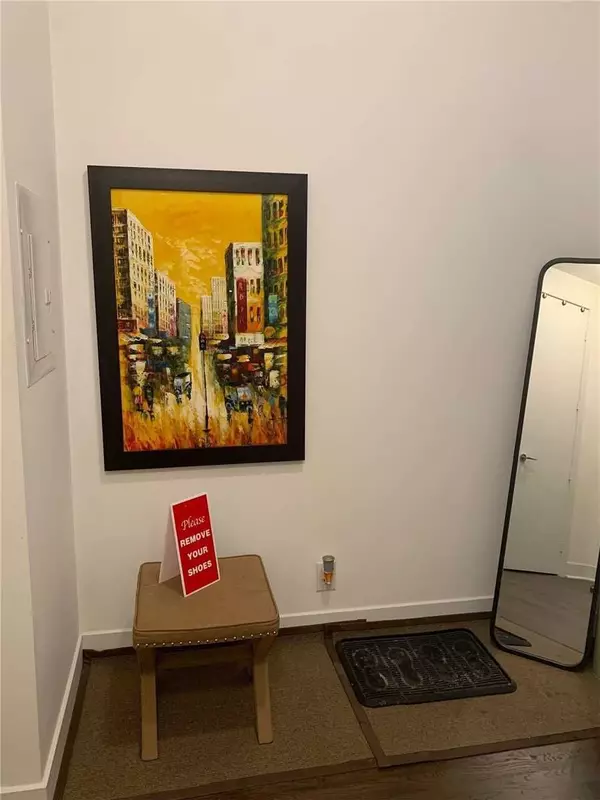 Toronto C01, ON M5V 1S4,399 Adelaide ST W #717