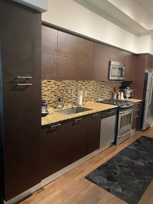 Toronto C01, ON M5V 1S4,399 Adelaide ST W #717