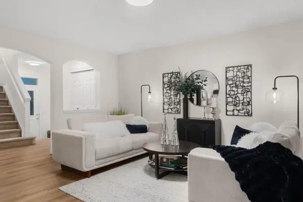 89 Crystalridge Close, Okotoks, AB T1S 1W5