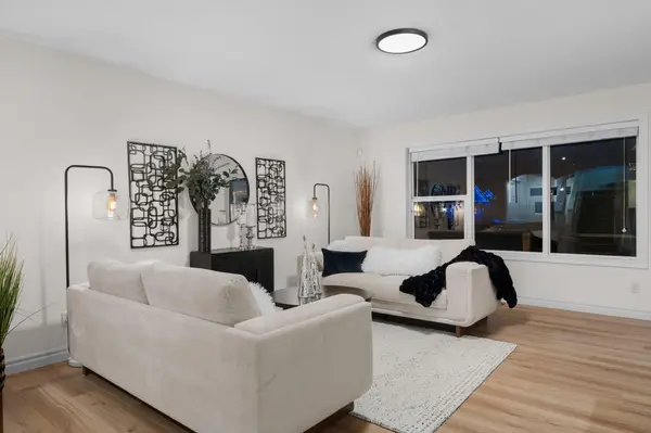 89 Crystalridge Close, Okotoks, AB T1S 1W5