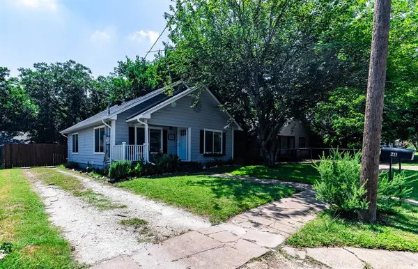 211 Huron Street, Cleburne, TX 76031